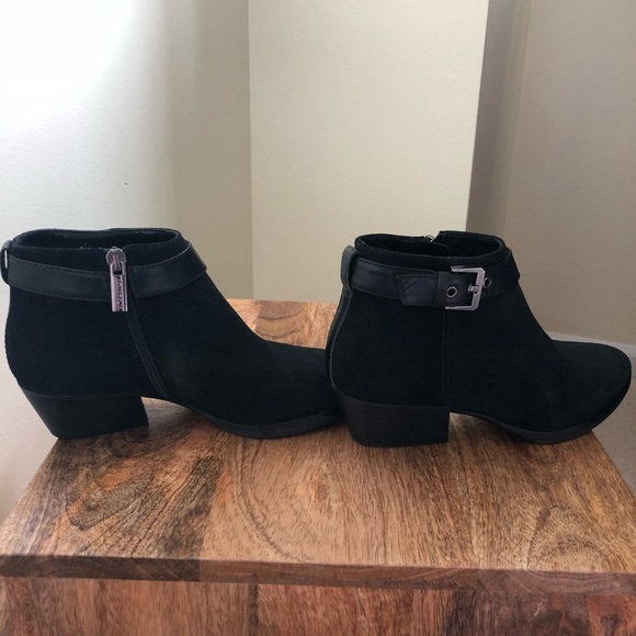 NWOB Aquatalia black leather buckle strap booties - Picture 4 of 8